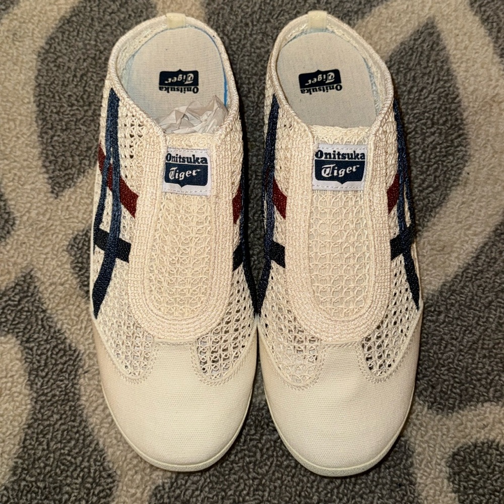 Brand new Onitsuka slipper. Size 9US